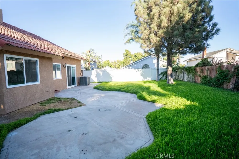 15061 Fuchsia Court Fontana, CA 92336