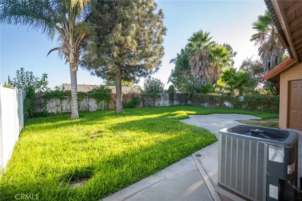 15061 Fuchsia Court Fontana, CA 92336
