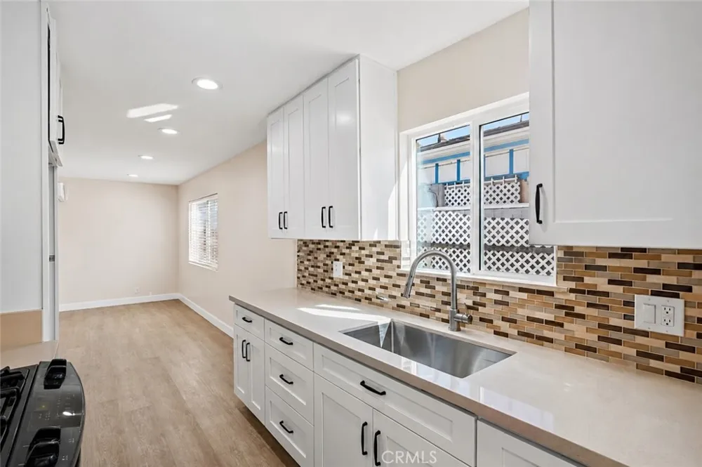 1124 Coronel Street San Fernando, CA 91340