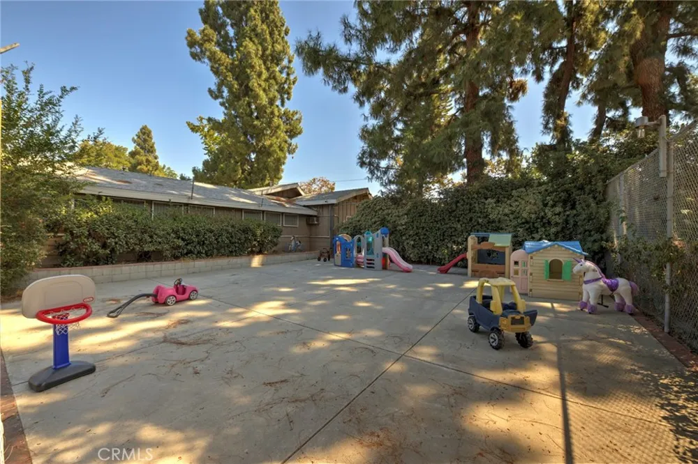 410 Cerritos Azusa, CA 91702