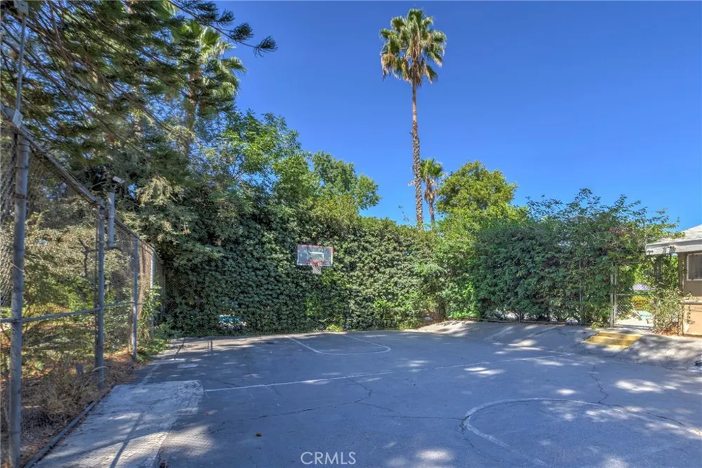 410 Cerritos Azusa, CA 91702