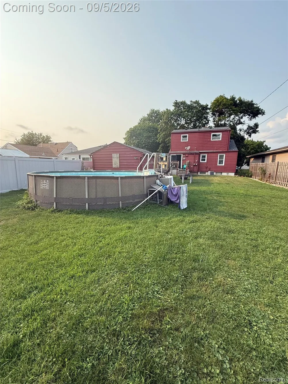 21945 Roosevelt Street Rockwood City, MI 48173
