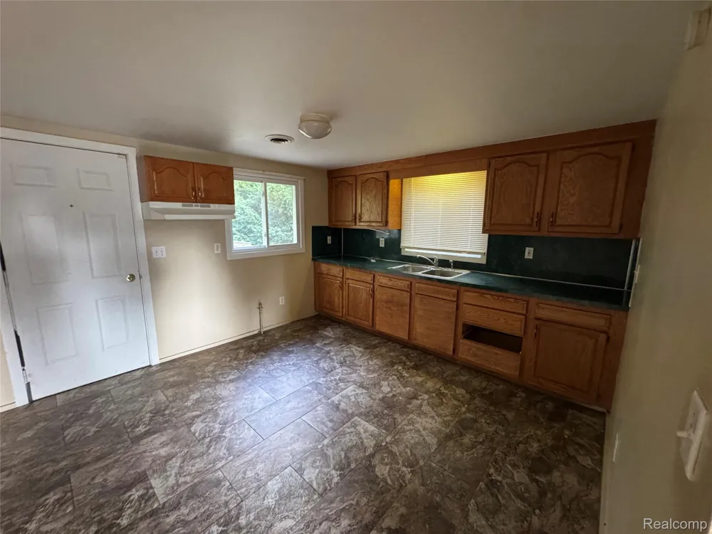 2069 Woodland Pass Burton City, MI 48519