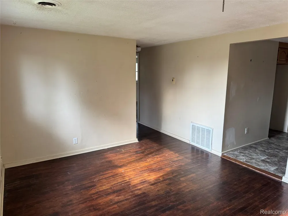 2069 Woodland Pass Burton City, MI 48519