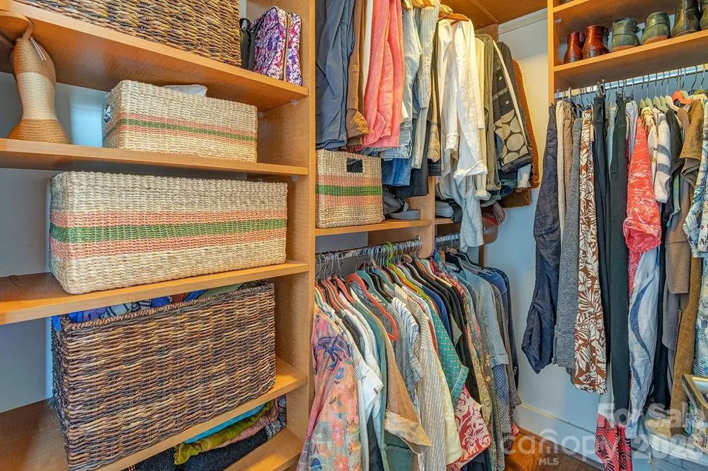 60 Market Street #702 Asheville, NC 28801