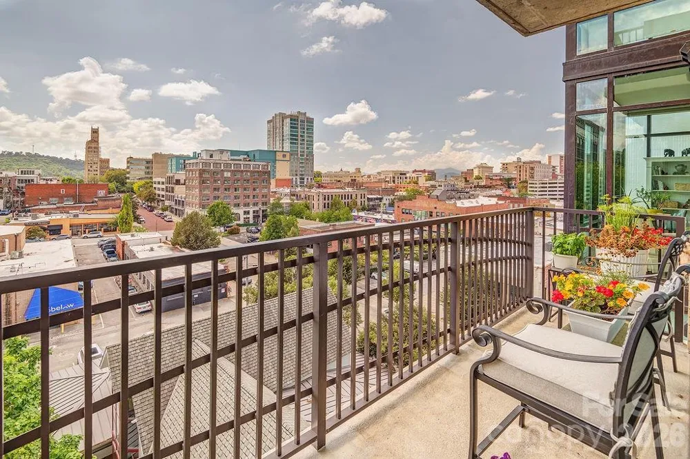 60 Market Street #702 Asheville, NC 28801