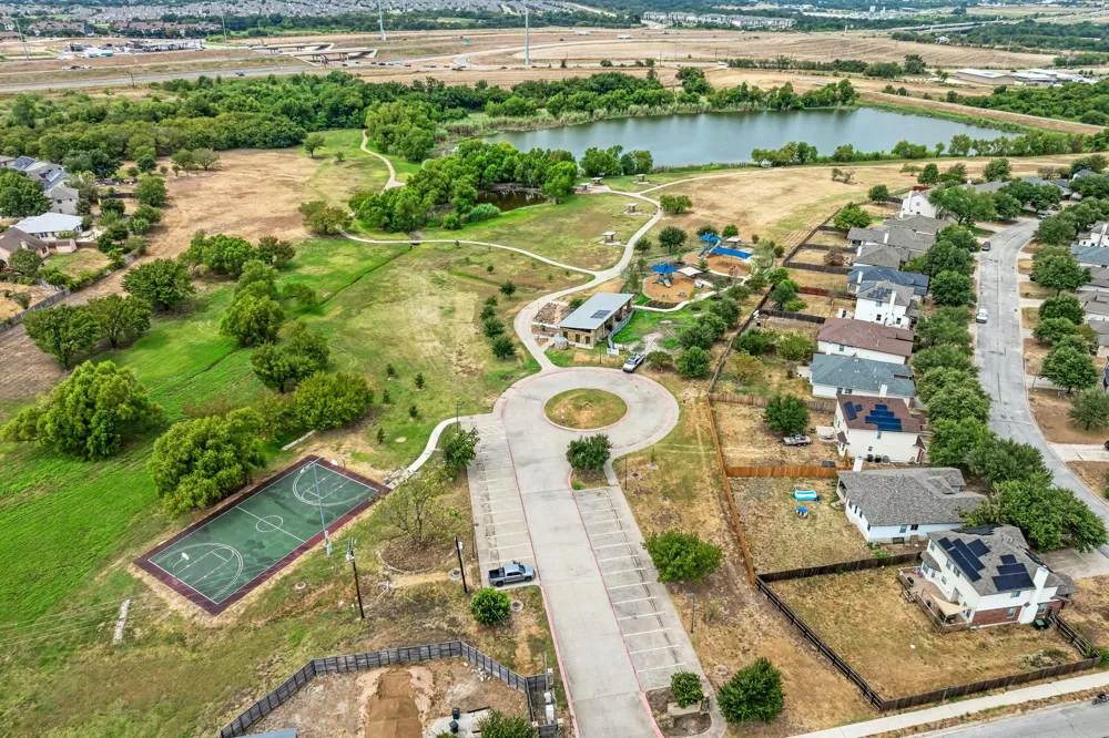 903 Estate Drive Hutto, TX 78634