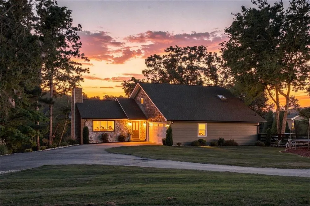 8915 Bay Lane Gainesville, GA 30506