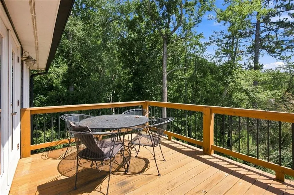 8915 Bay Lane Gainesville, GA 30506