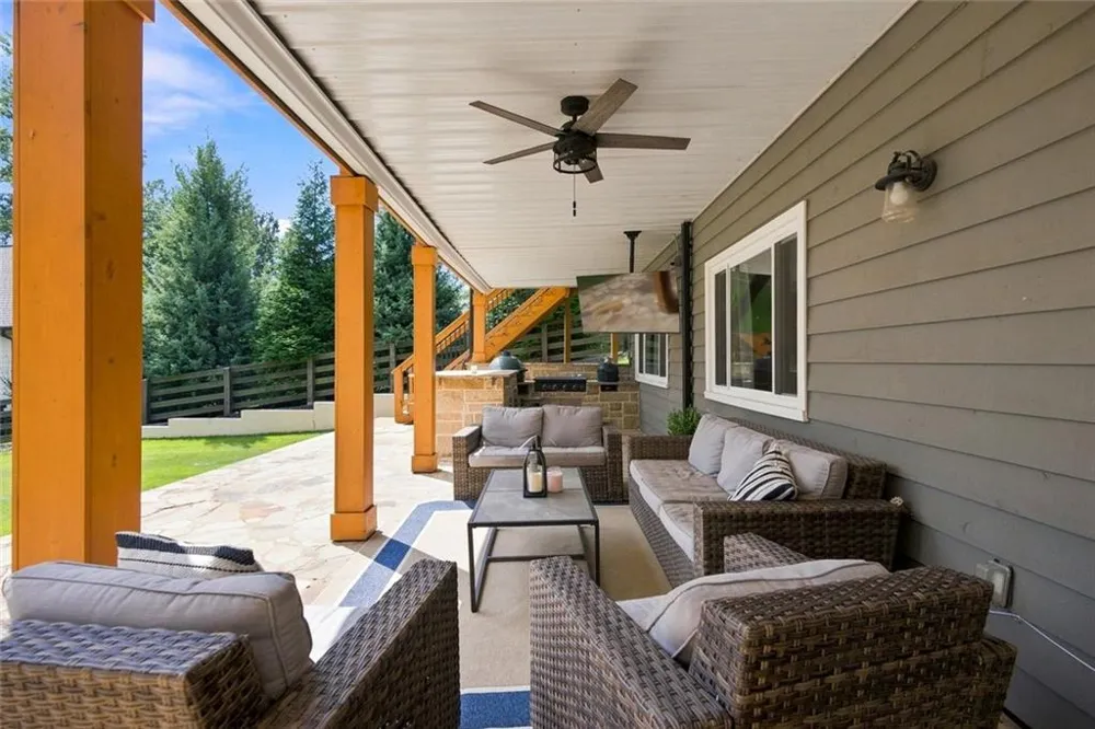 8915 Bay Lane Gainesville, GA 30506