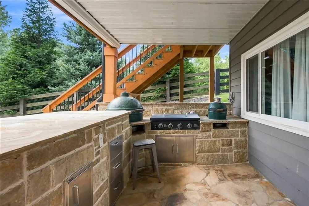 8915 Bay Lane Gainesville, GA 30506