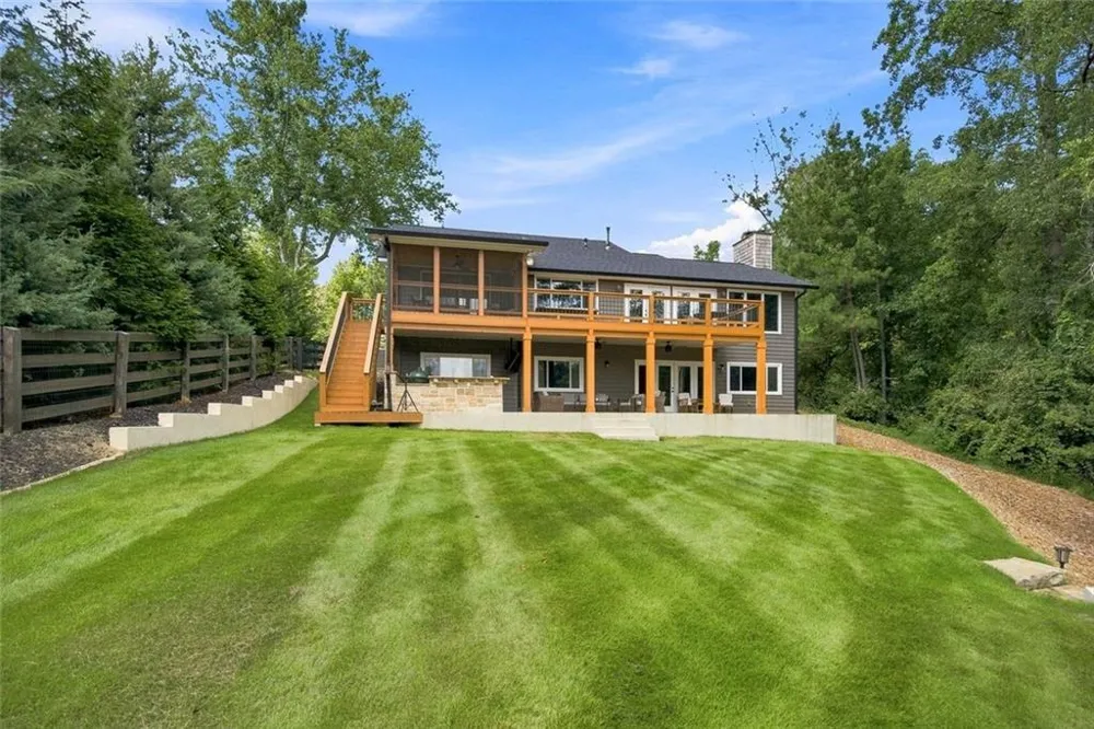 8915 Bay Lane Gainesville, GA 30506