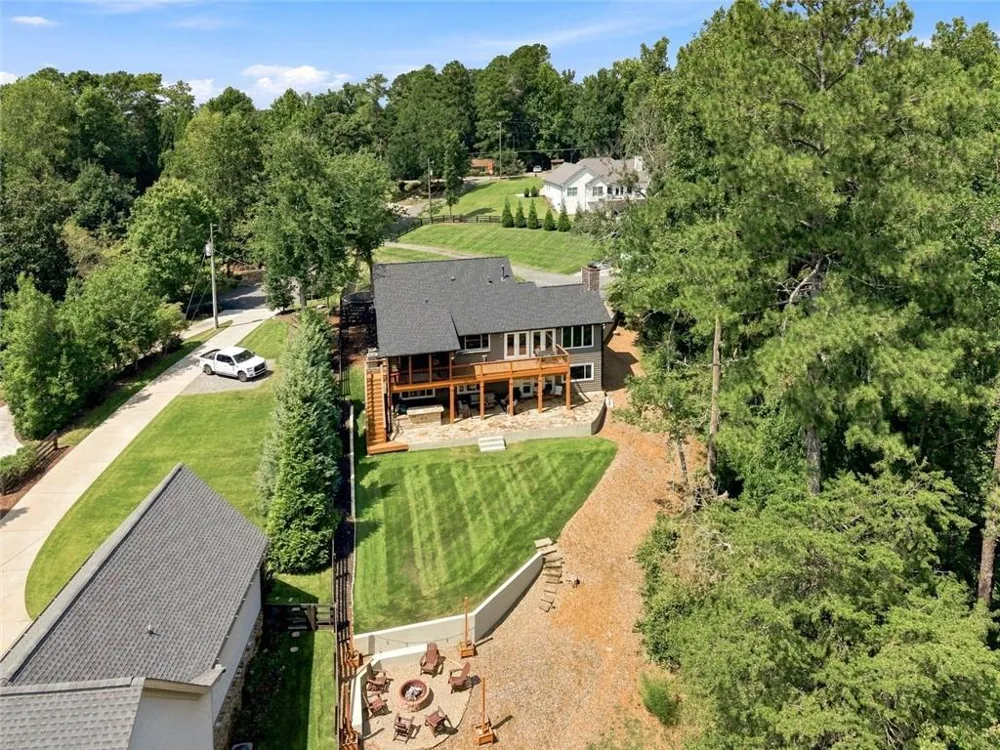 8915 Bay Lane Gainesville, GA 30506