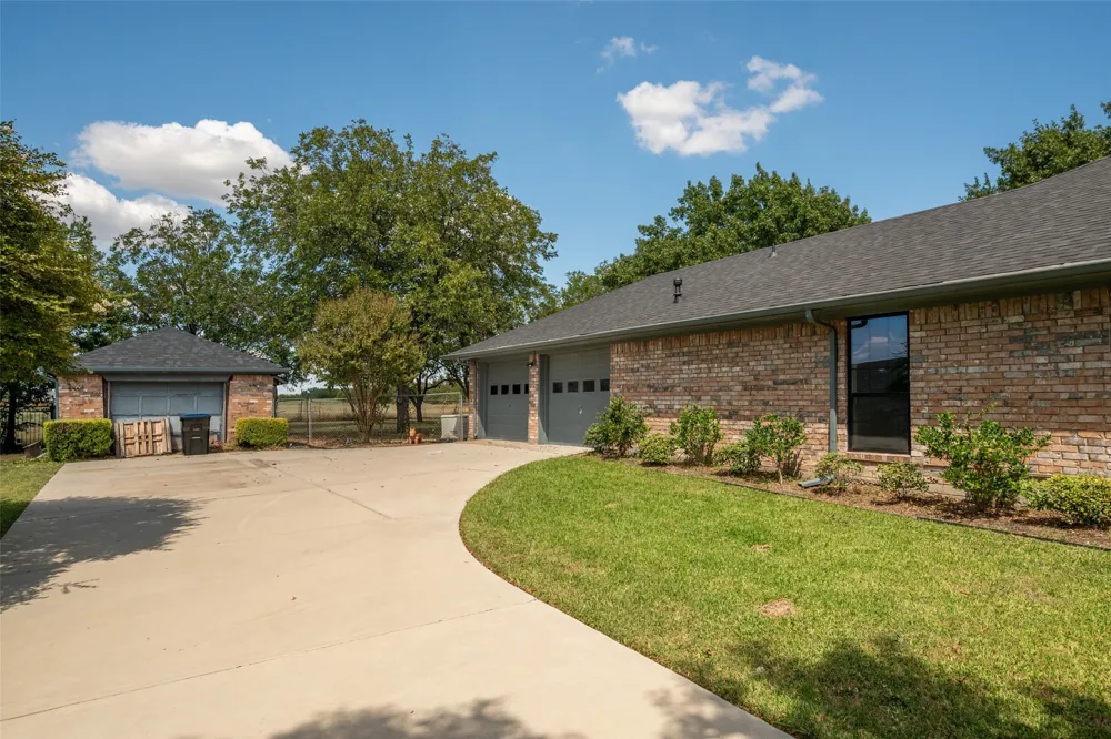2206 Meadowview Drive Caddo Mills, TX 75135