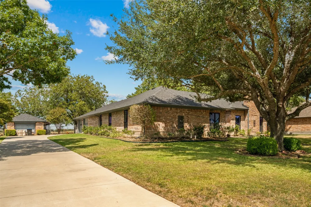 2206 Meadowview Drive Caddo Mills, TX 75135