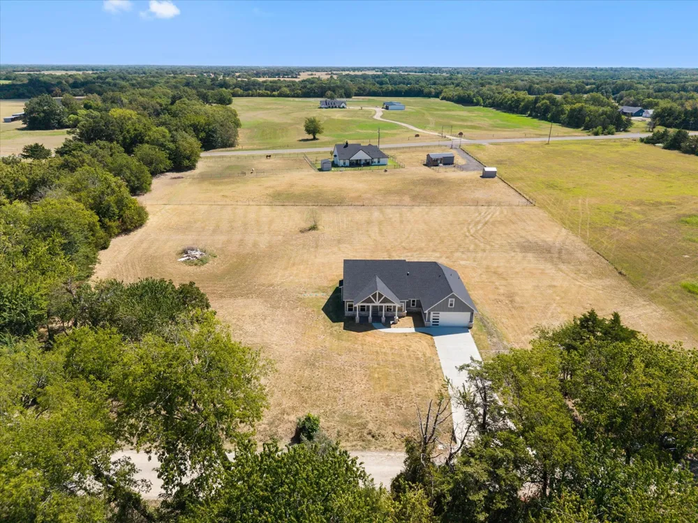 1564 County Road 4732 Cumby, TX 75433