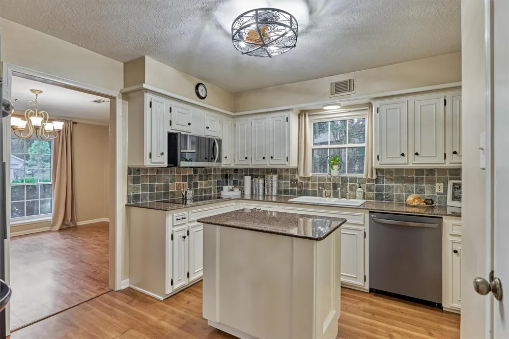 12 Thimbleberry Court The Woodlands, TX 77380