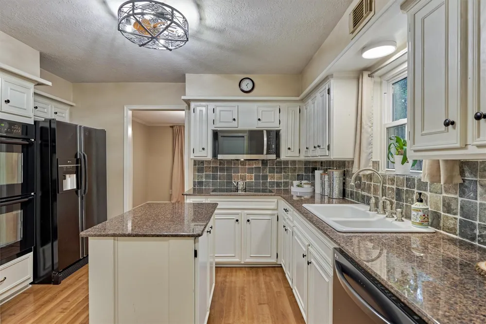 12 Thimbleberry Court The Woodlands, TX 77380