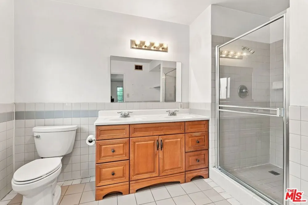 2136 Hillsboro Avenue Los Angeles, CA 90034