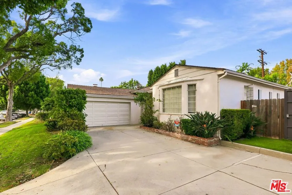 2136 Hillsboro Avenue Los Angeles, CA 90034