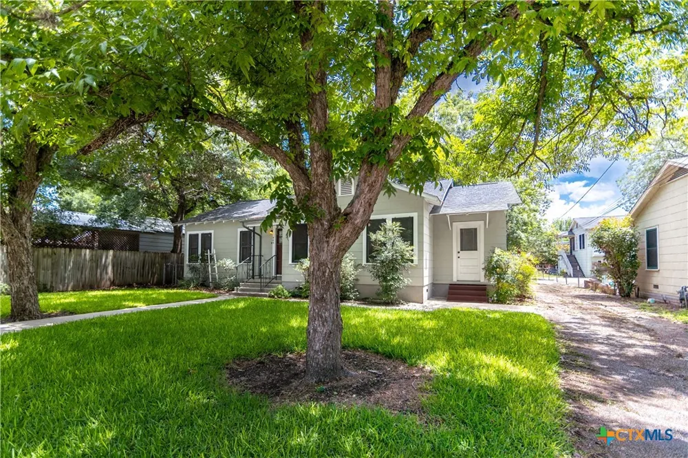 465 S Guenther Avenue New Braunfels, TX 78130