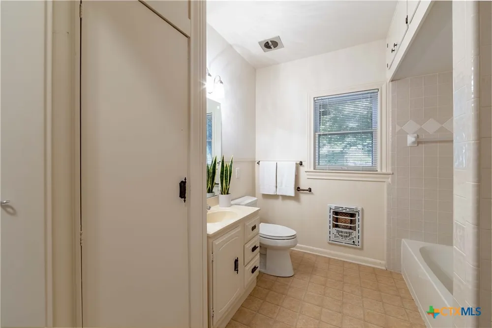 465 S Guenther Avenue New Braunfels, TX 78130