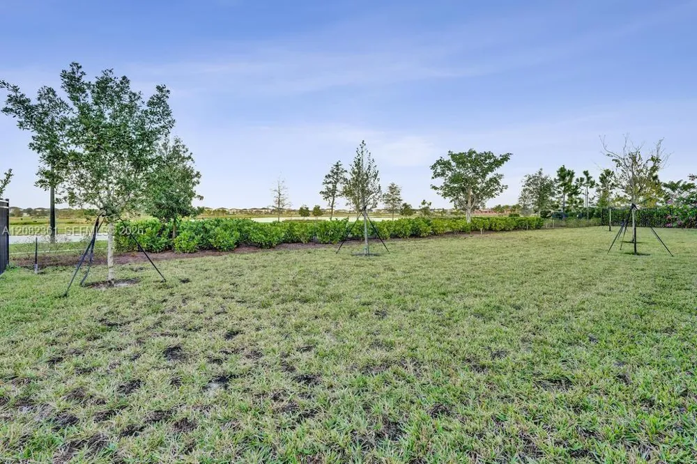 19594 Broad Shore Walk #19594 Loxahatchee, FL 33470