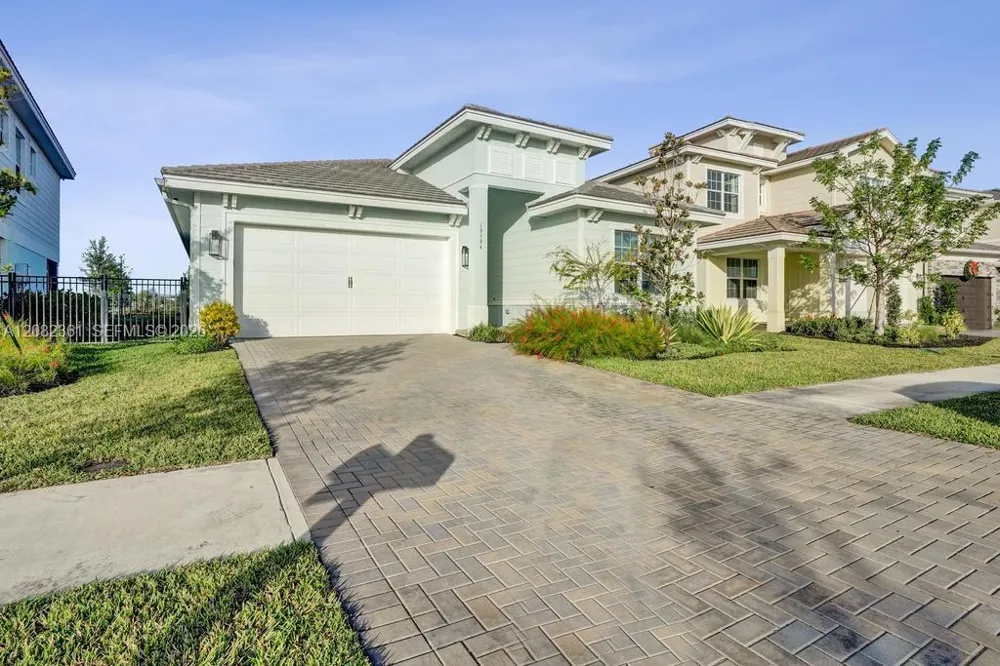 19594 Broad Shore Walk #19594 Loxahatchee, FL 33470
