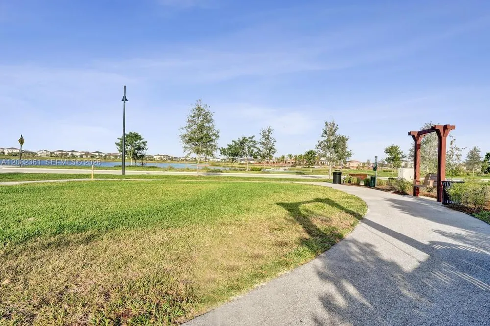 19594 Broad Shore Walk #19594 Loxahatchee, FL 33470