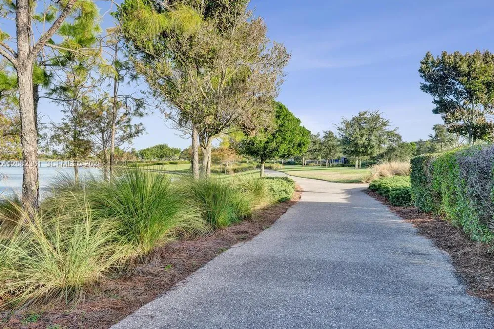 19594 Broad Shore Walk #19594 Loxahatchee, FL 33470