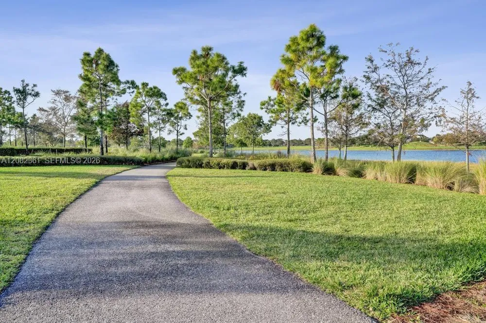19594 Broad Shore Walk #19594 Loxahatchee, FL 33470