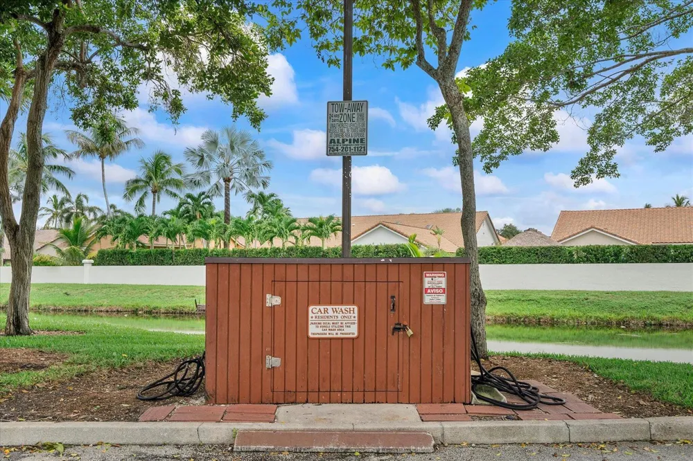 702 NW 98TH CIRCLE Plantation, FL 33324