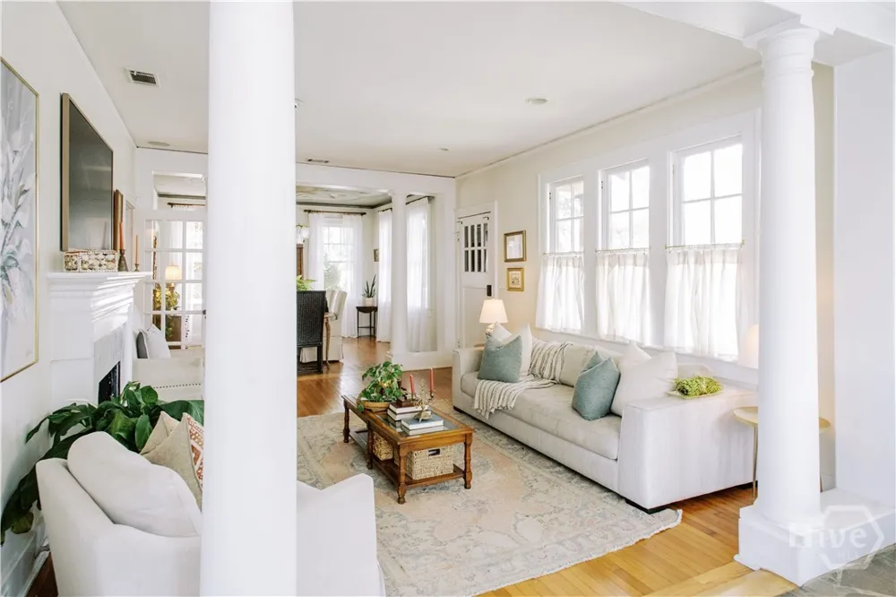 211 E 51st Street Savannah, GA 31405
