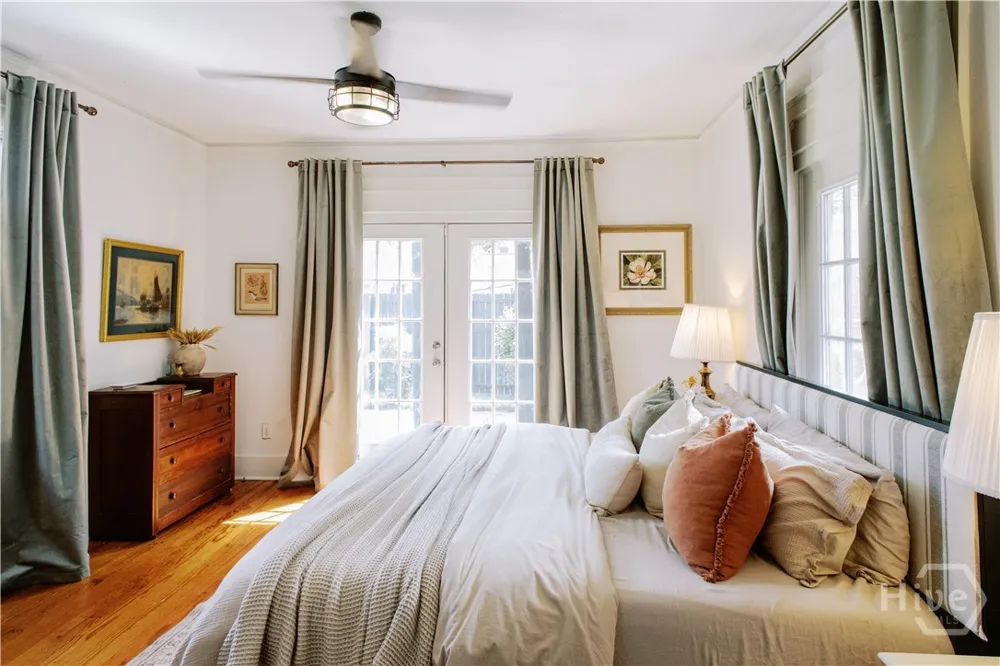 211 E 51st Street Savannah, GA 31405