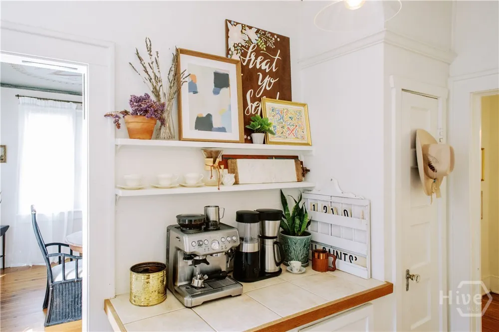211 E 51st Street Savannah, GA 31405