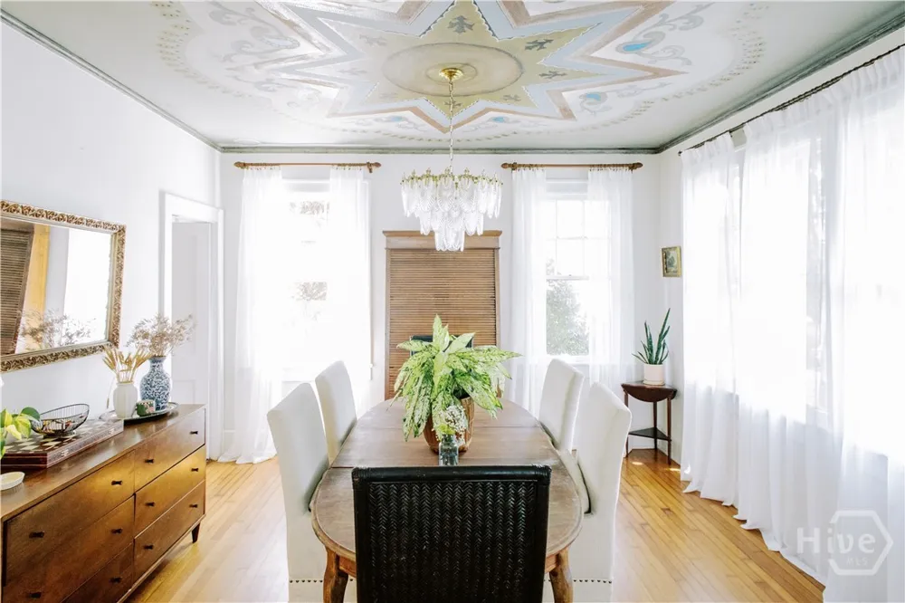 211 E 51st Street Savannah, GA 31405