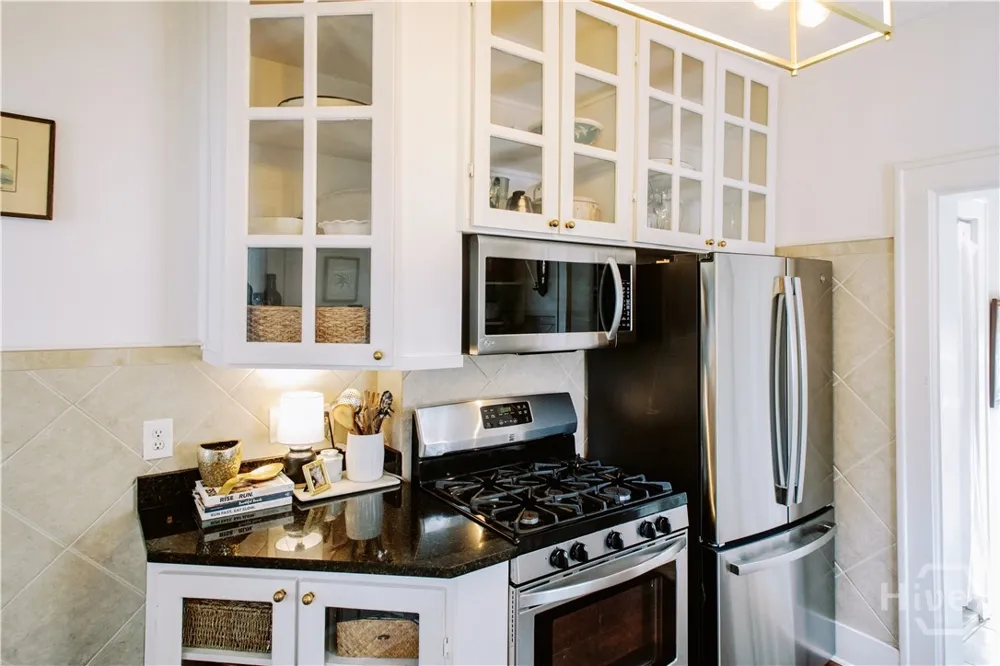 211 E 51st Street Savannah, GA 31405