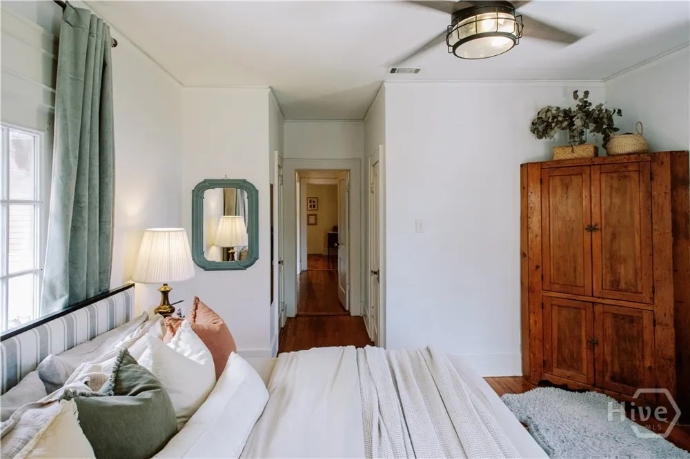 211 E 51st Street Savannah, GA 31405