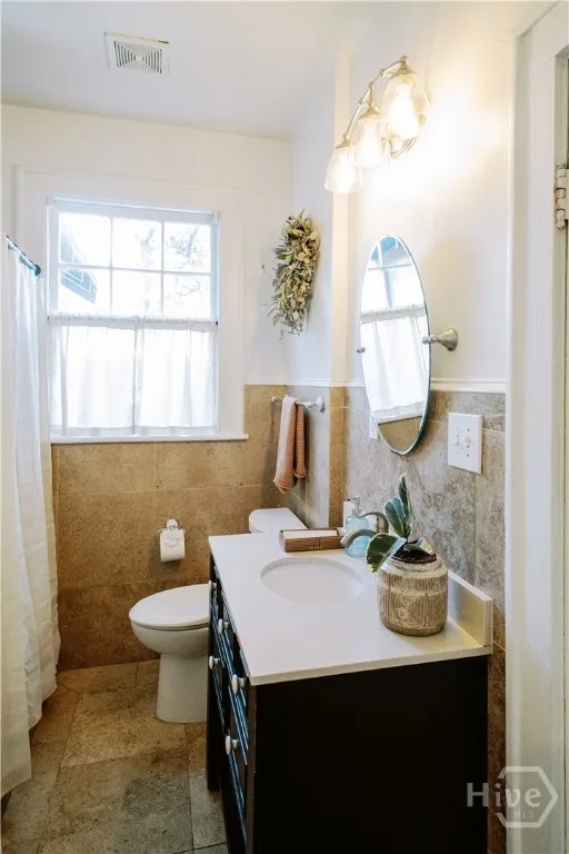211 E 51st Street Savannah, GA 31405