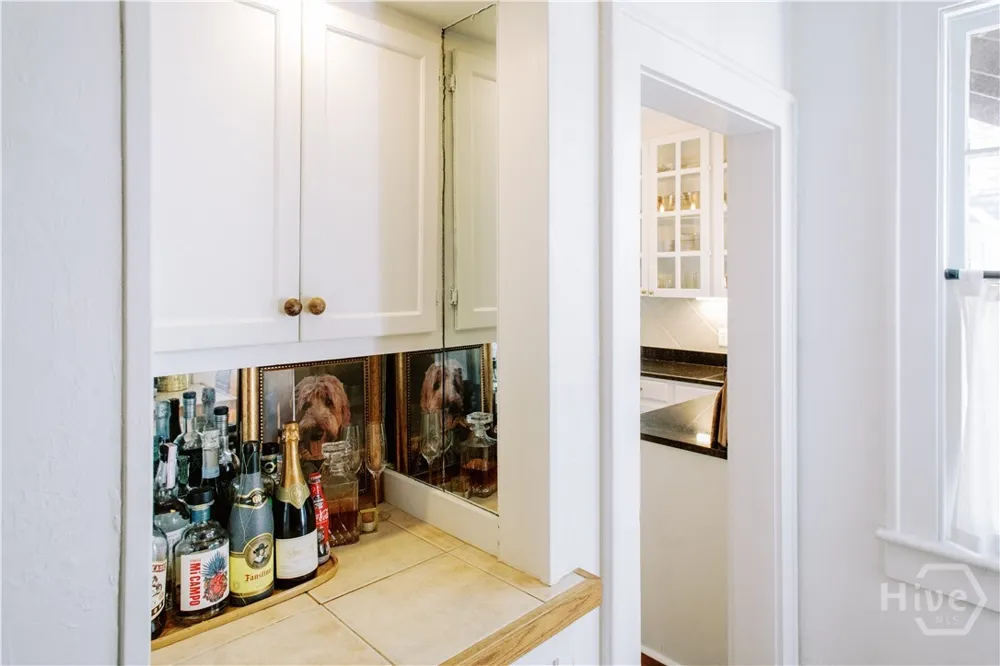 211 E 51st Street Savannah, GA 31405