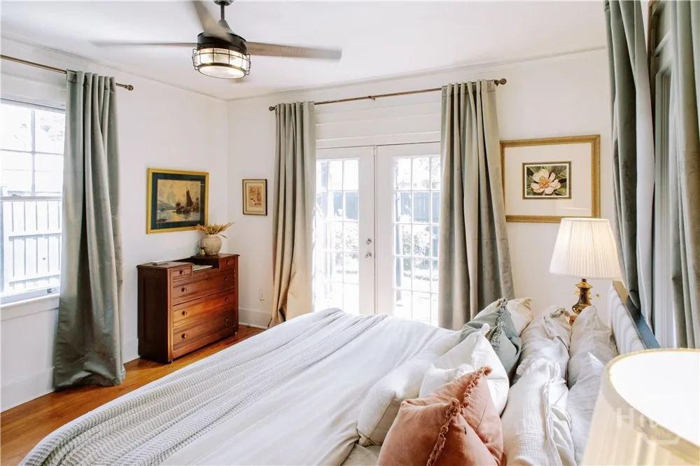 211 E 51st Street Savannah, GA 31405
