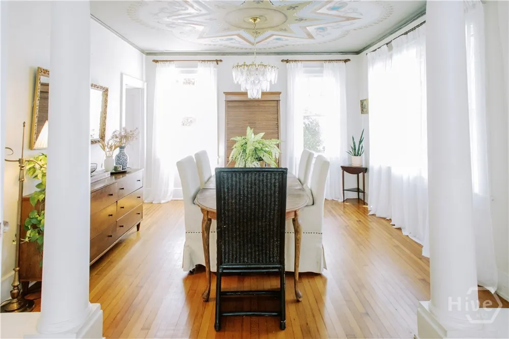 211 E 51st Street Savannah, GA 31405