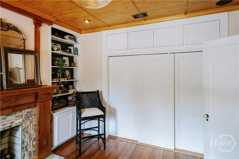 211 E 51st Street Savannah, GA 31405
