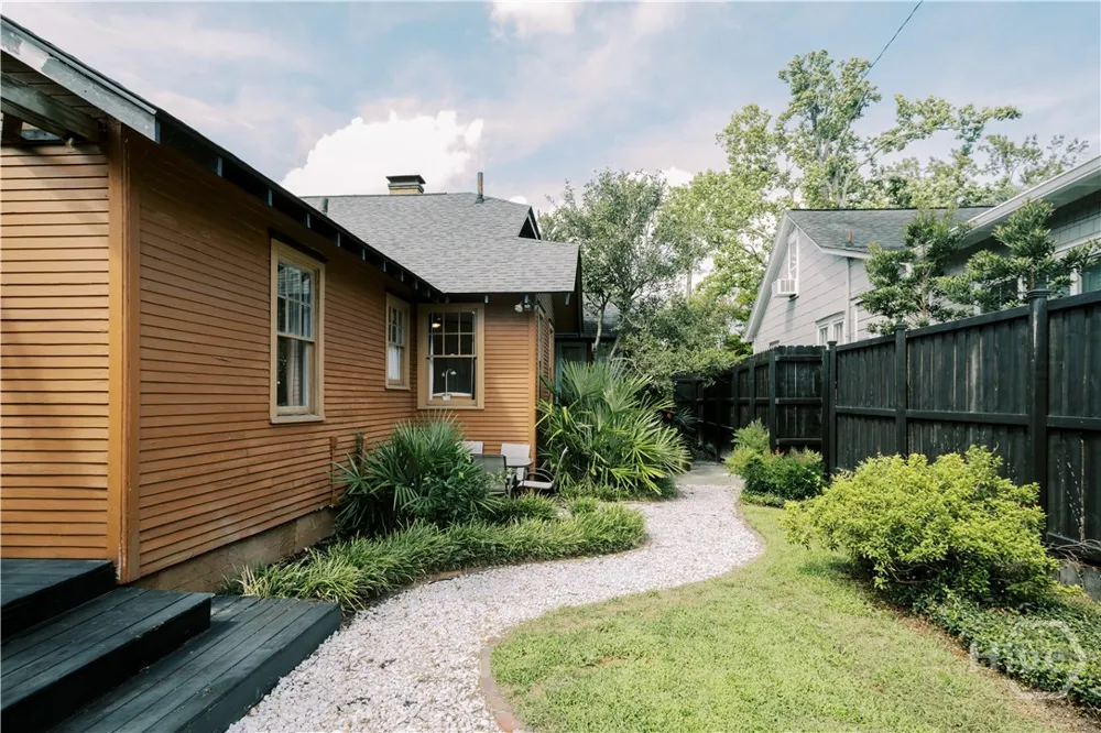 211 E 51st Street Savannah, GA 31405