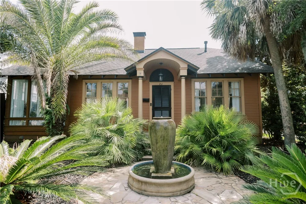211 E 51st Street Savannah, GA 31405