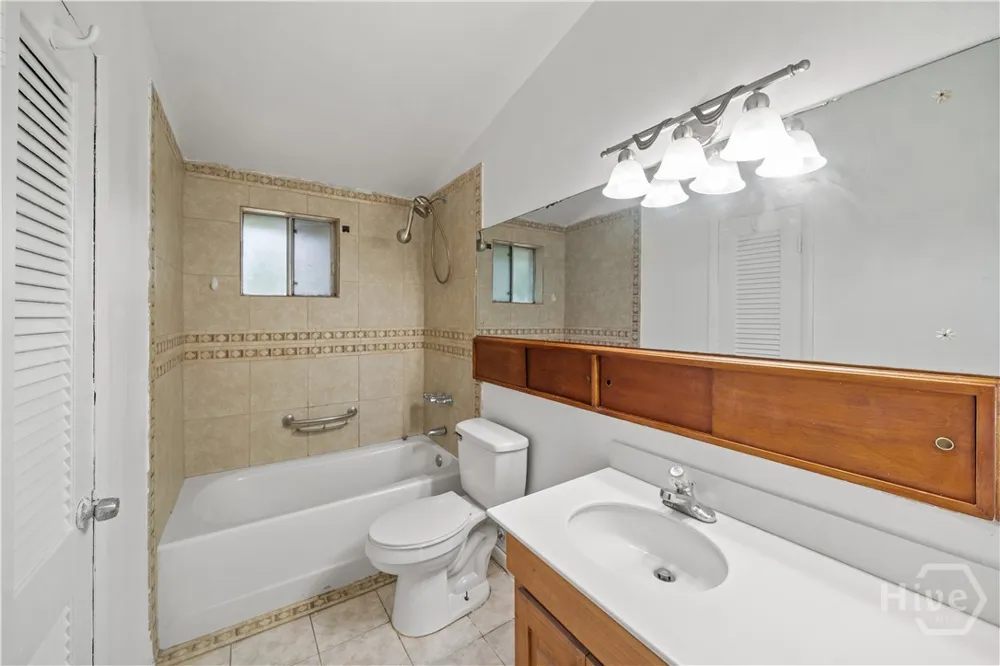 206 Van Nuys Boulevard Savannah, GA 31419