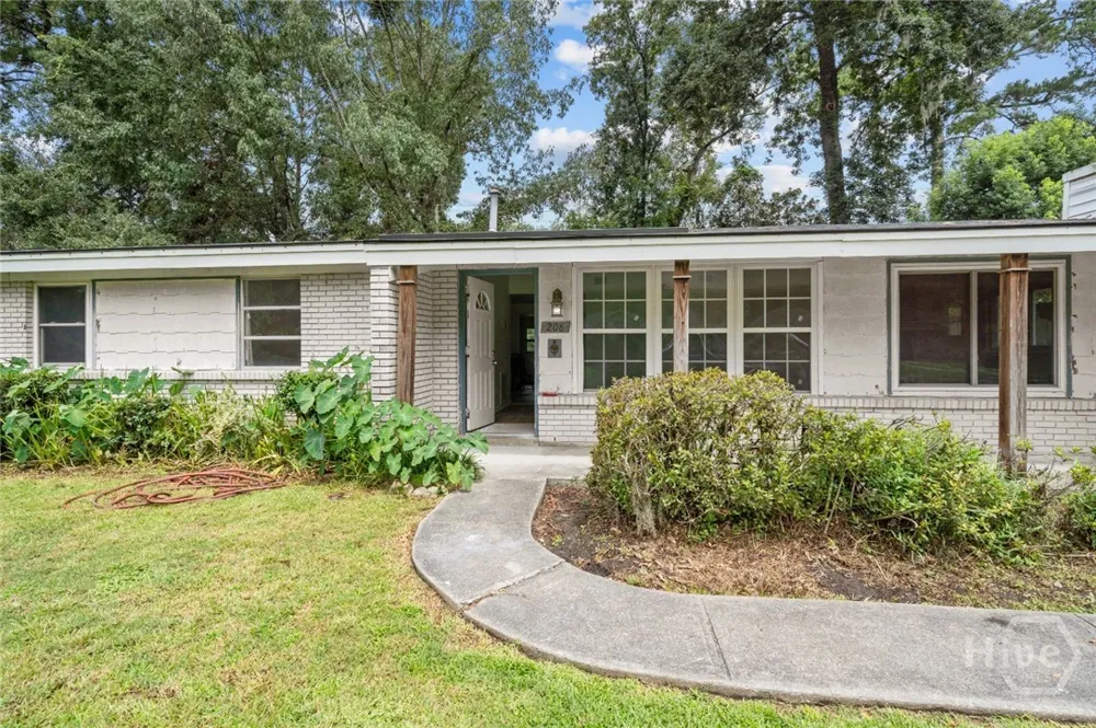 206 Van Nuys Boulevard Savannah, GA 31419