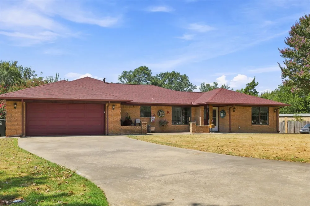 1925 Parkway Durant, OK 74701