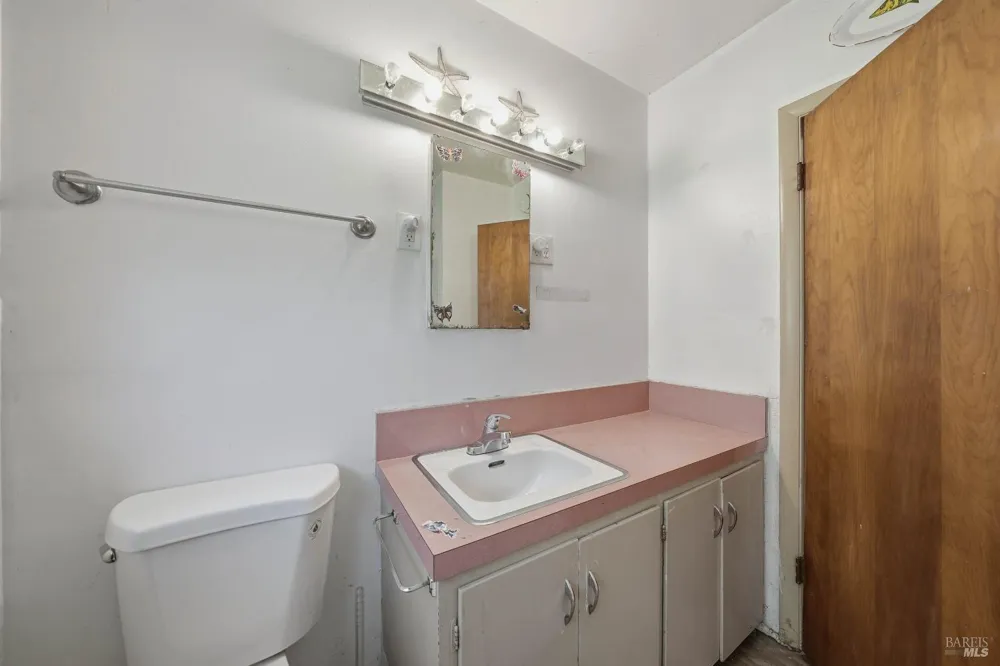 3995 Mullen Avenue Clearlake, CA 95422