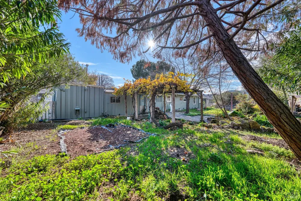 3995 Mullen Avenue Clearlake, CA 95422